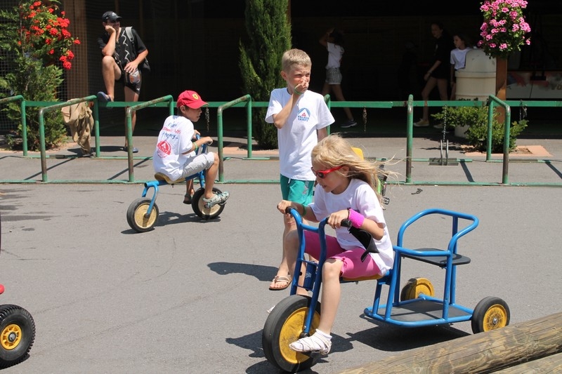 Village Camps International Summer Camp Leysin, Switzerland 2025-08-09 https://www.villagecamps.com/journals_admin/images/695-10-yellowgreenies (43).jpg